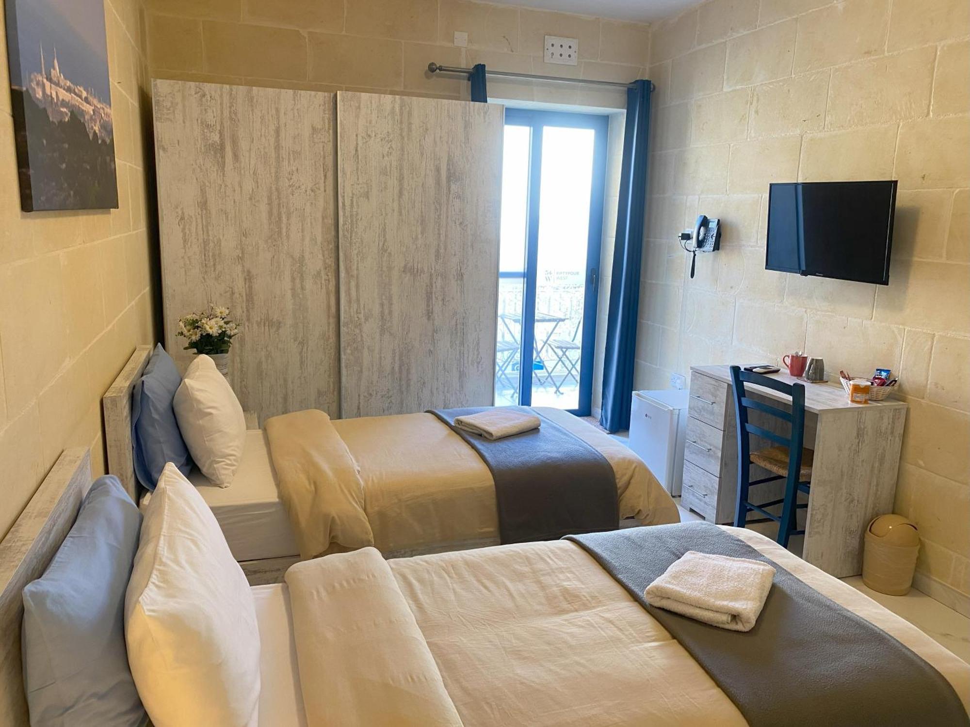 Fiftyfour West Boutique Living Bed & Breakfast Gharb  Ngoại thất bức ảnh