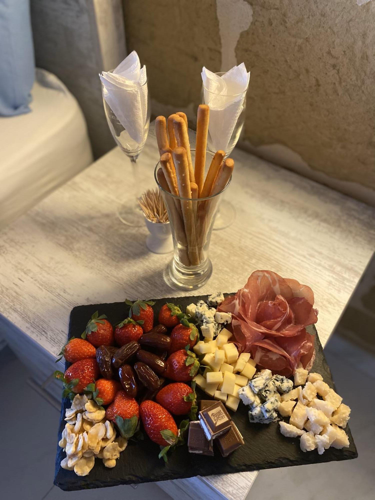 Fiftyfour West Boutique Living Bed & Breakfast Gharb  Ngoại thất bức ảnh