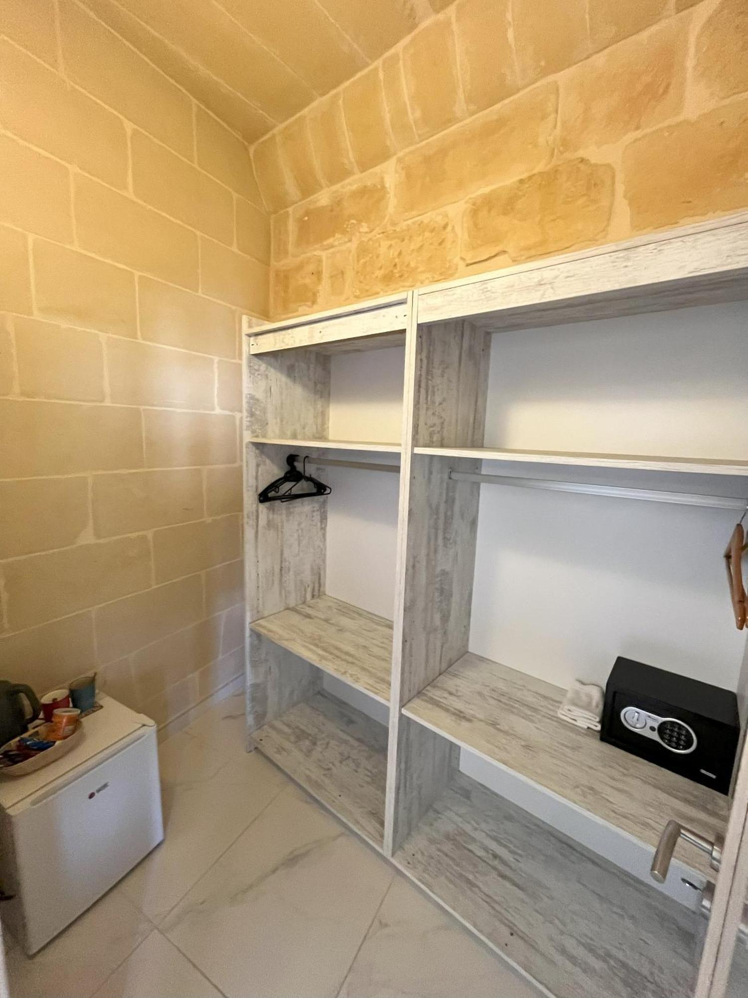 Fiftyfour West Boutique Living Bed & Breakfast Gharb  Ngoại thất bức ảnh