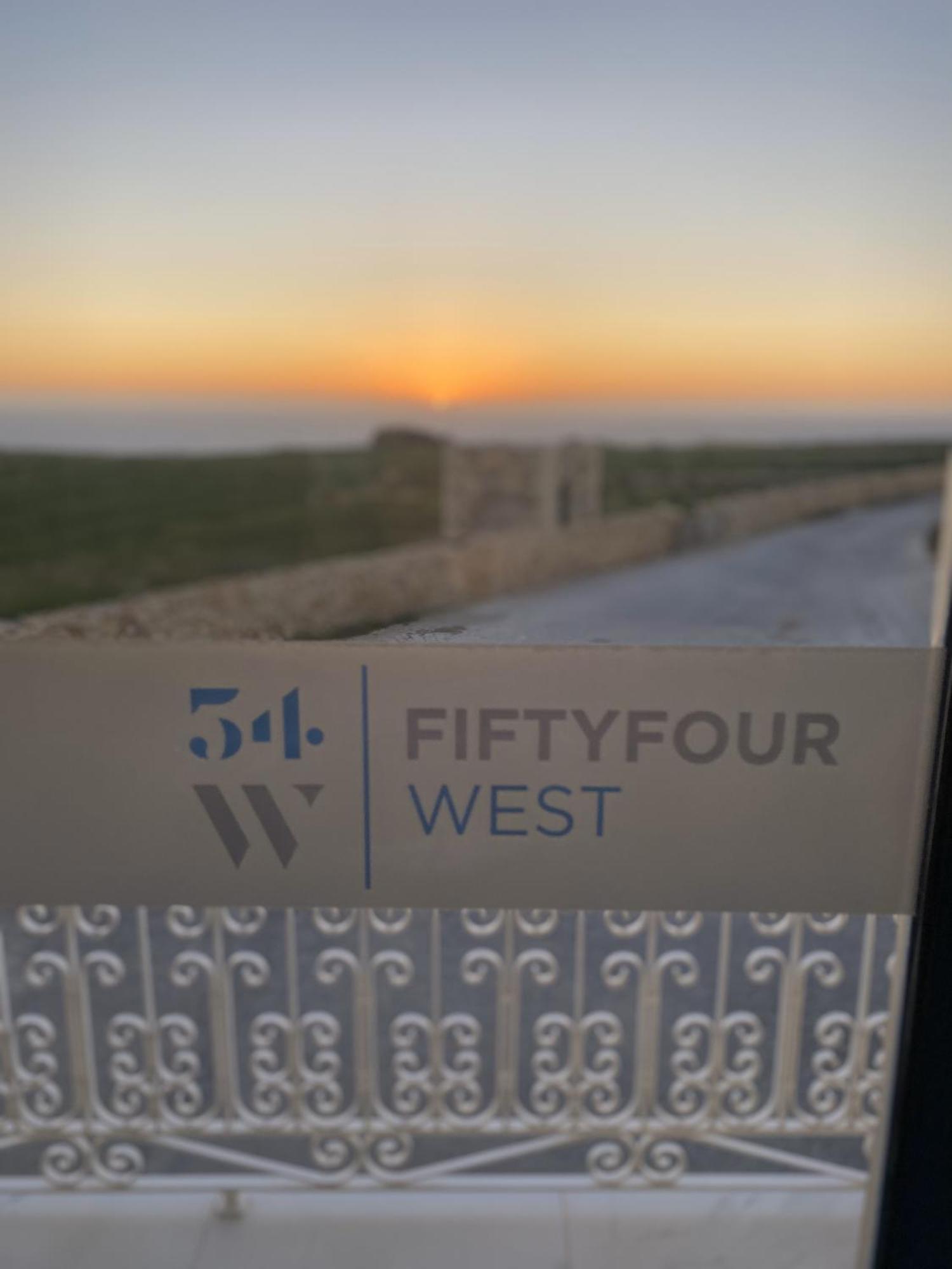 Fiftyfour West Boutique Living Bed & Breakfast Gharb  Ngoại thất bức ảnh