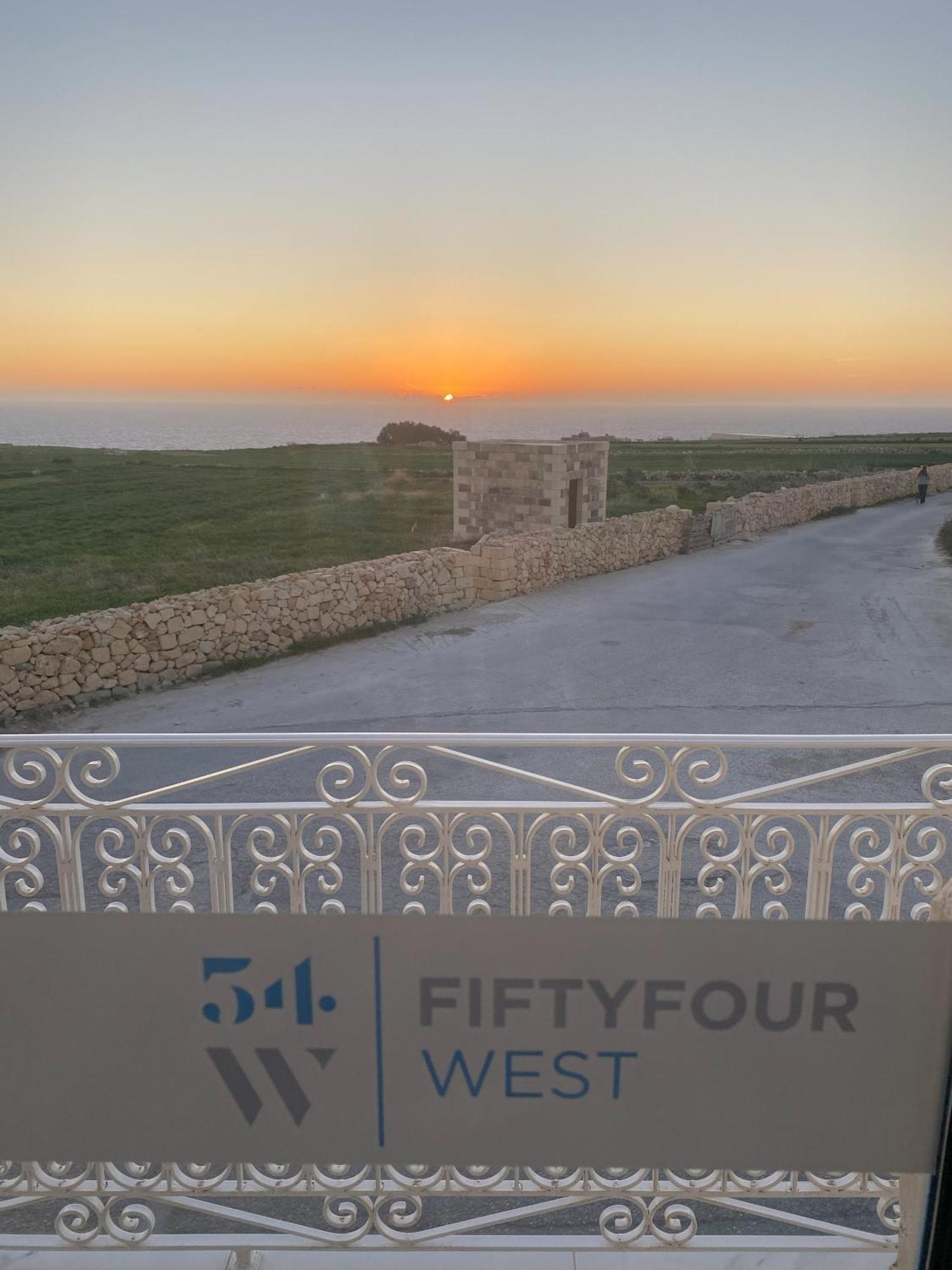Fiftyfour West Boutique Living Bed & Breakfast Gharb  Ngoại thất bức ảnh