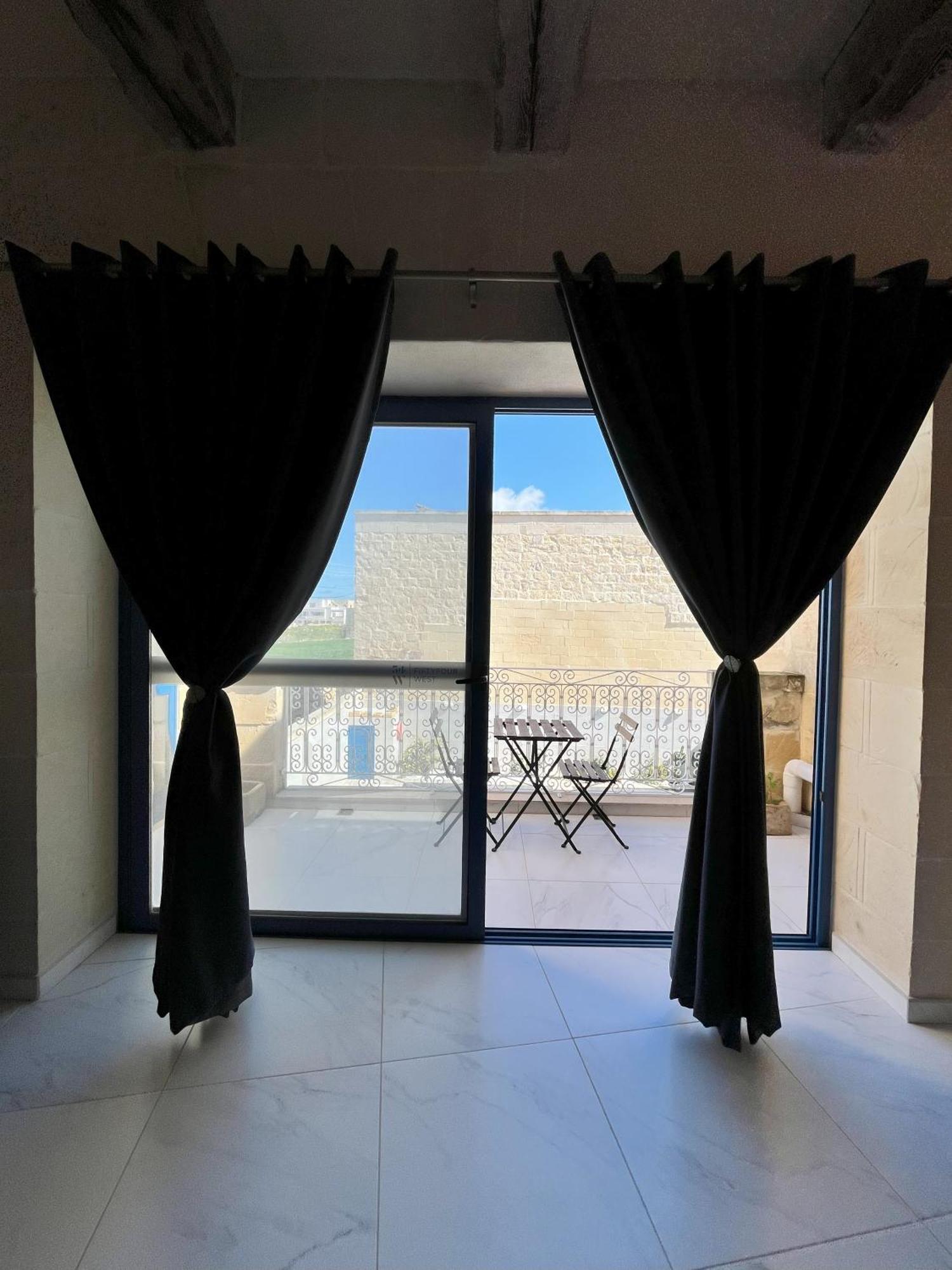 Fiftyfour West Boutique Living Bed & Breakfast Gharb  Ngoại thất bức ảnh